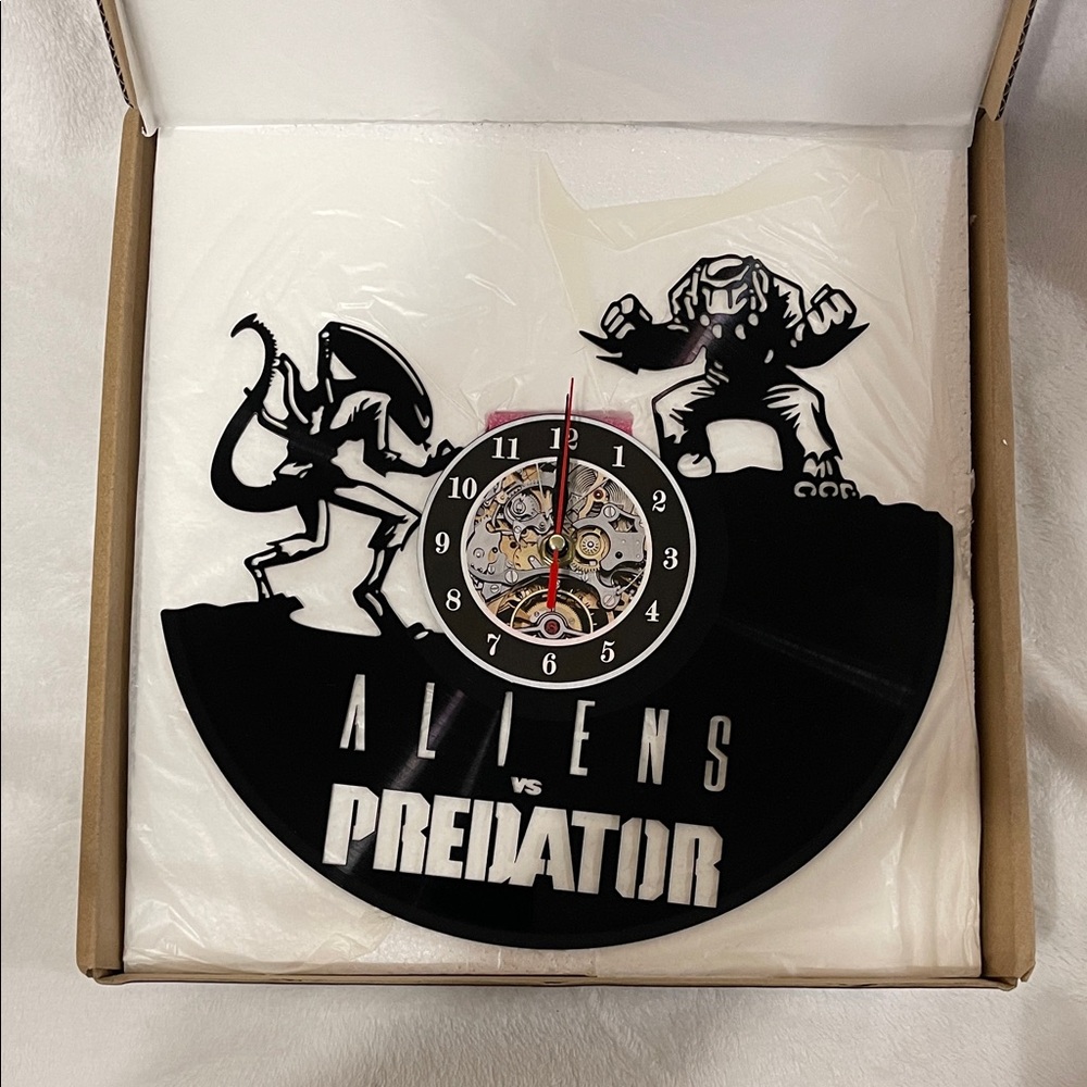 Aliens vs Predator Wall Clock